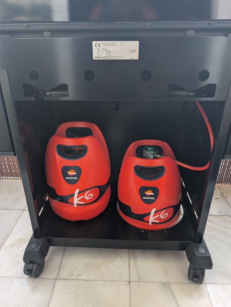 Broil King Crown 410 – Barbacoa de gas de 4 quemadores – Seminueva
